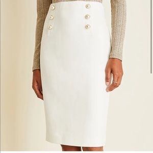 Stretchy white pencil skirt with Pearl button front